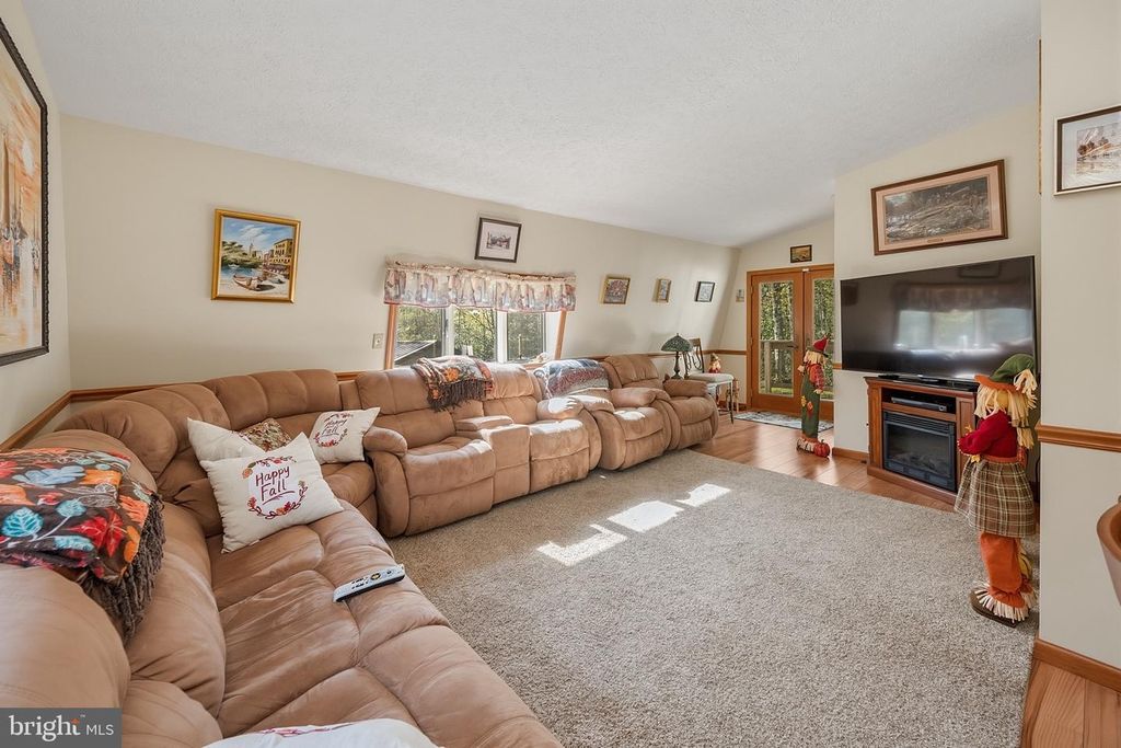 Image 19 of property listing at 2448 BIRCHWOOD DR, Oakland, MD 21550