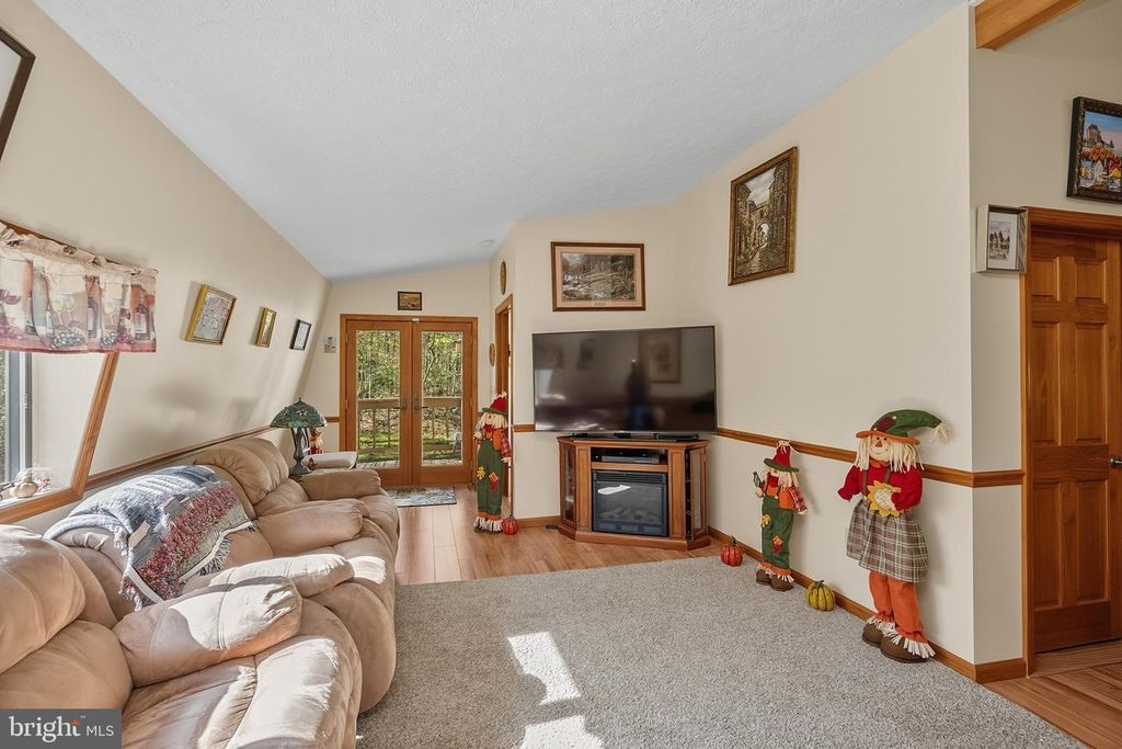 Image 20 of property listing at 2448 BIRCHWOOD DR, Oakland, MD 21550