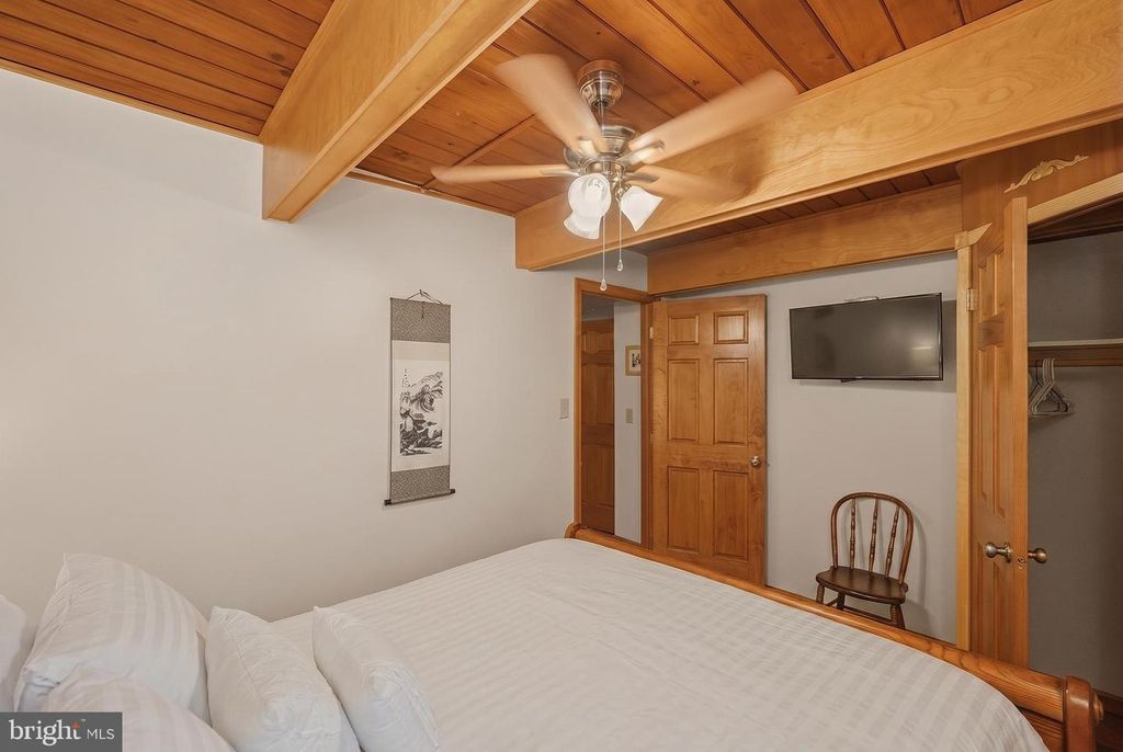 Image 28 of property listing at 2448 BIRCHWOOD DR, Oakland, MD 21550