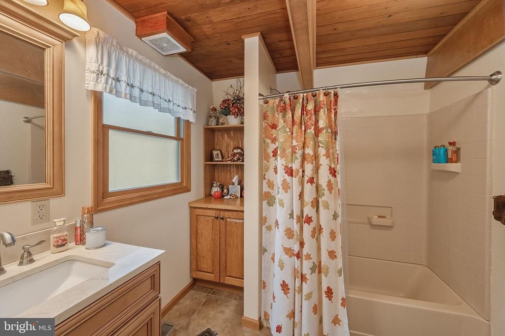 Image 29 of property listing at 2448 BIRCHWOOD DR, Oakland, MD 21550