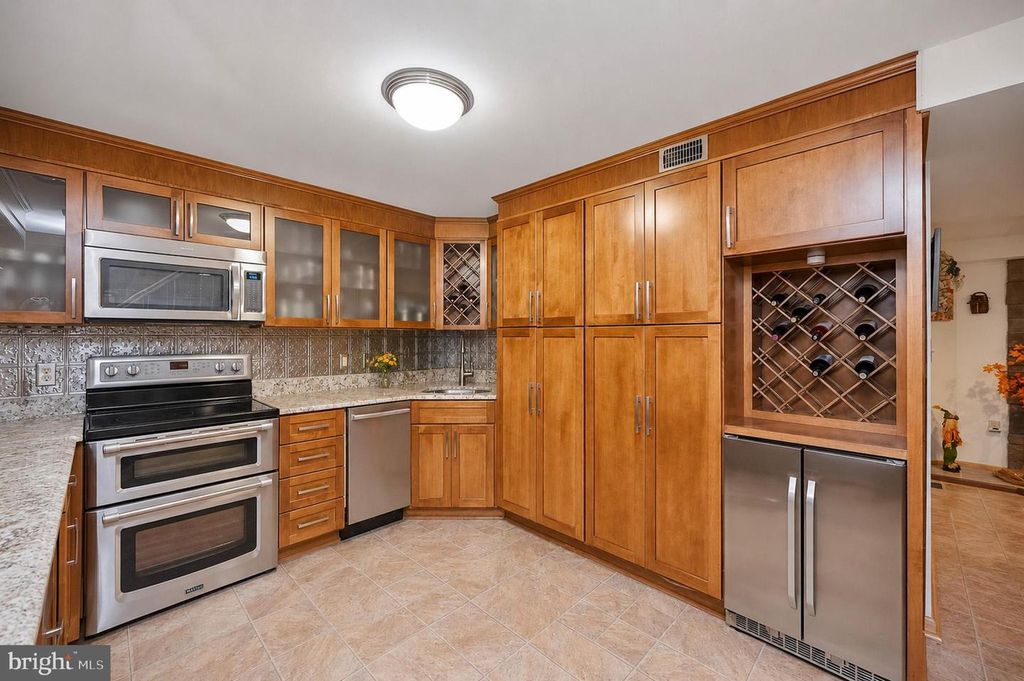 Image 31 of property listing at 2448 BIRCHWOOD DR, Oakland, MD 21550