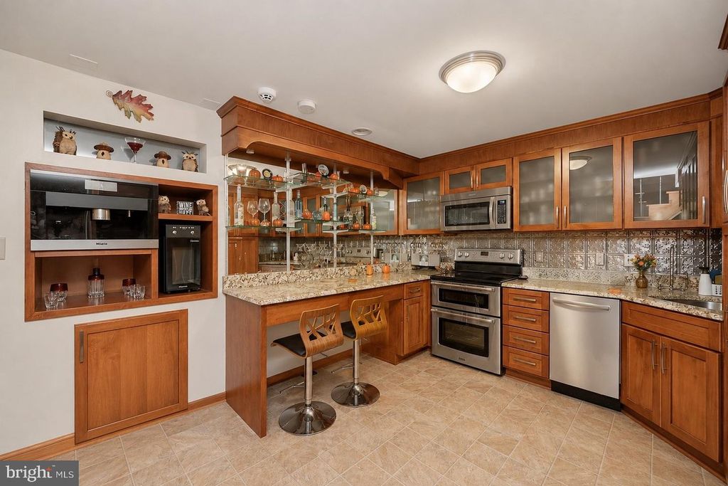 Image 32 of property listing at 2448 BIRCHWOOD DR, Oakland, MD 21550