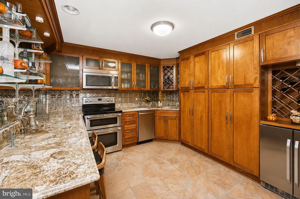Image 33 of property listing at 2448 BIRCHWOOD DR, Oakland, MD 21550