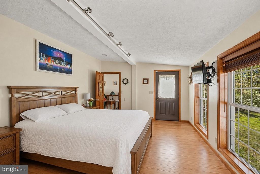 Image 36 of property listing at 2448 BIRCHWOOD DR, Oakland, MD 21550