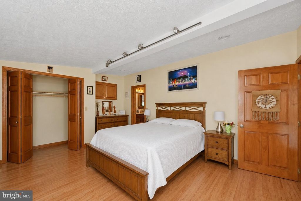 Image 37 of property listing at 2448 BIRCHWOOD DR, Oakland, MD 21550