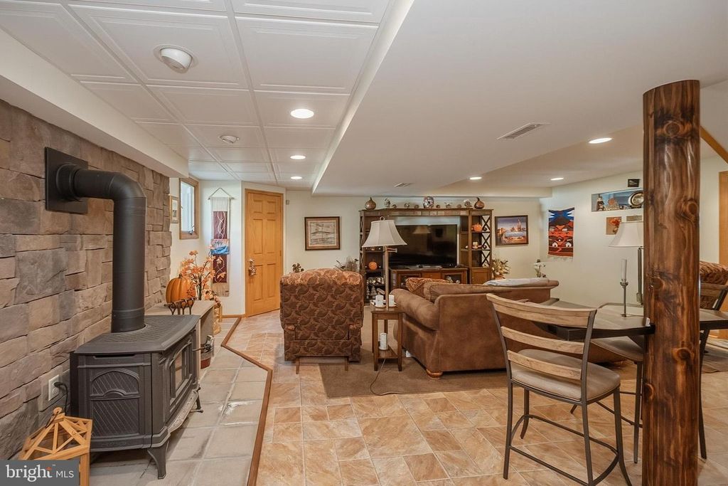 Image 39 of property listing at 2448 BIRCHWOOD DR, Oakland, MD 21550