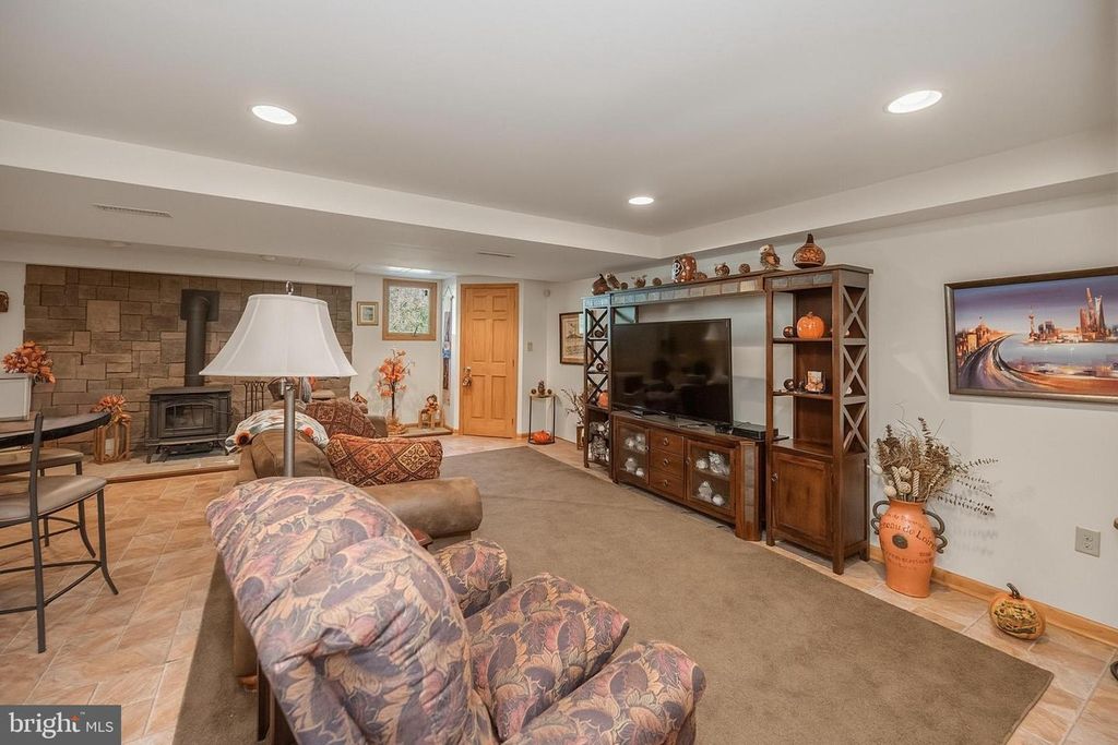 Image 42 of property listing at 2448 BIRCHWOOD DR, Oakland, MD 21550