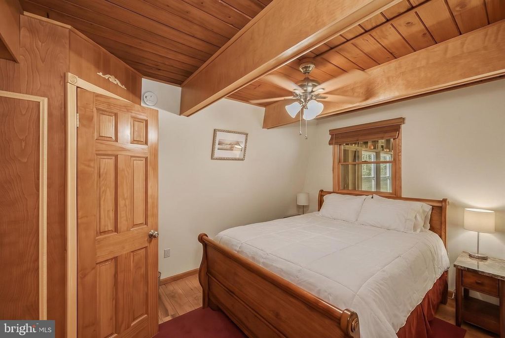 Image 5 of property listing at 2448 BIRCHWOOD DR, Oakland, MD 21550