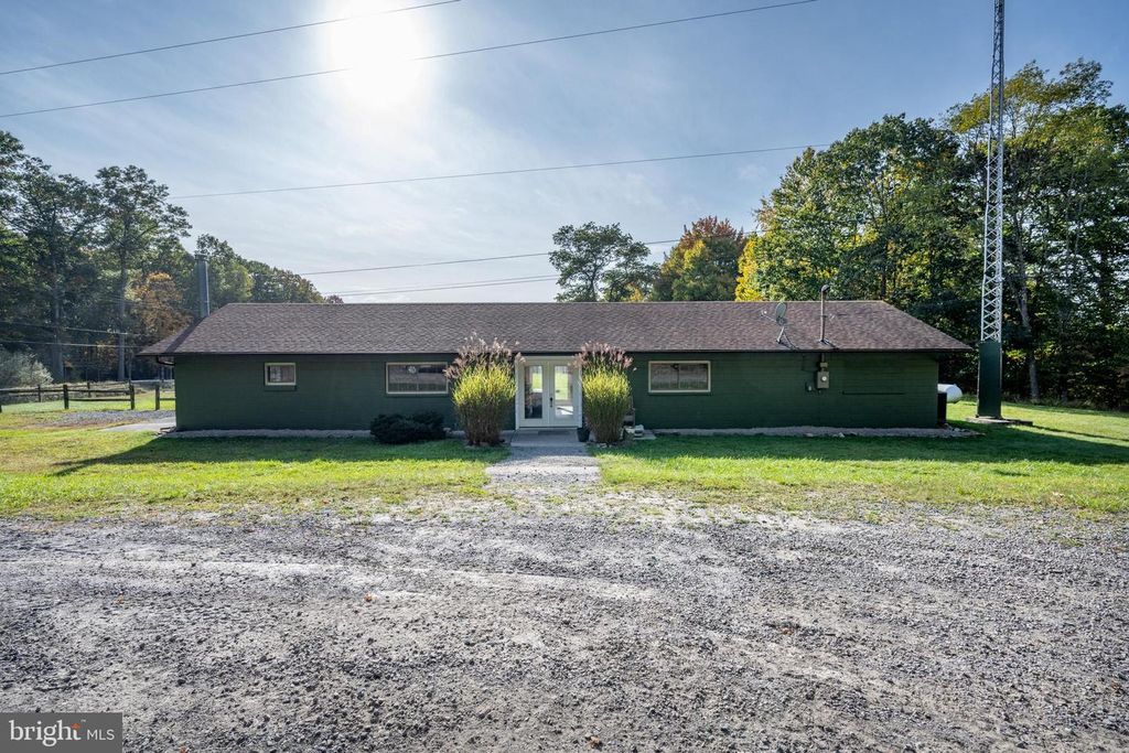 Image 58 of property listing at 2448 BIRCHWOOD DR, Oakland, MD 21550