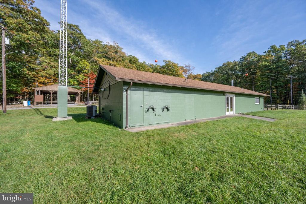Image 65 of property listing at 2448 BIRCHWOOD DR, Oakland, MD 21550