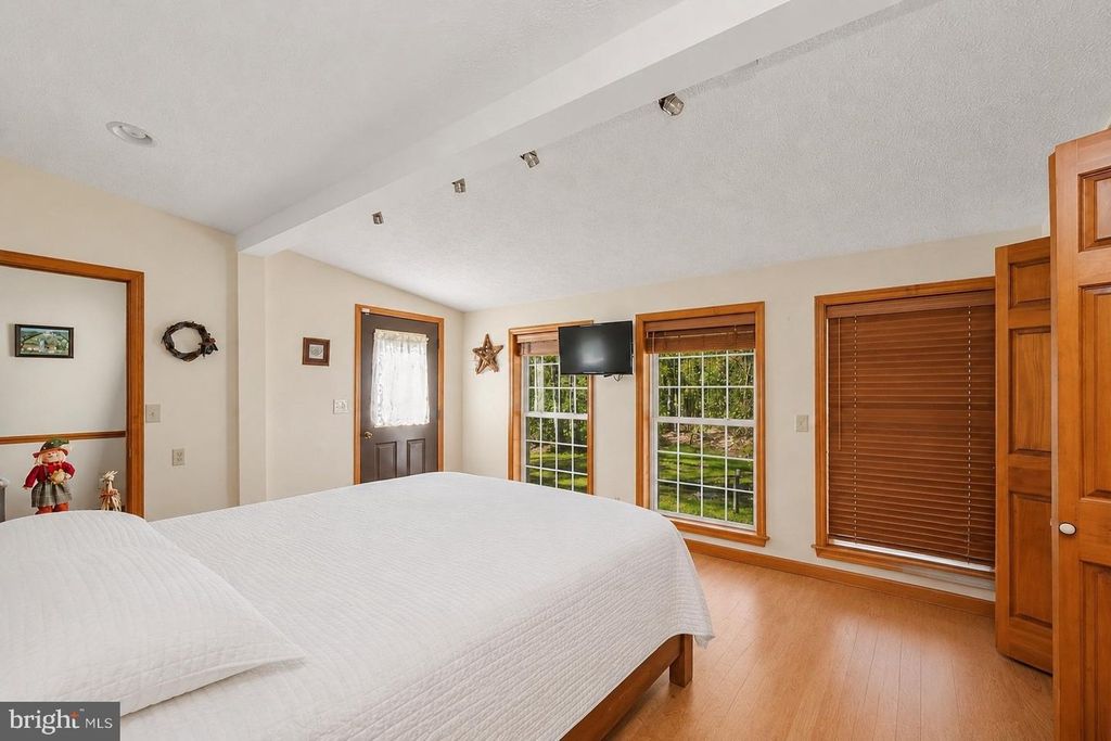 Image 7 of property listing at 2448 BIRCHWOOD DR, Oakland, MD 21550