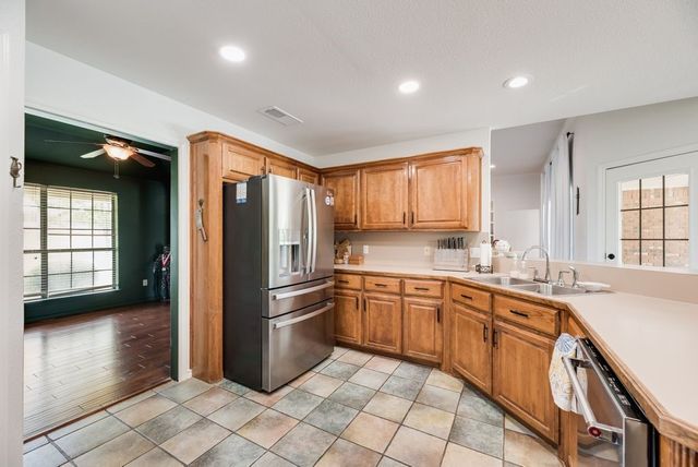 841 S Clinton Lane, Midlothian, TX 76065