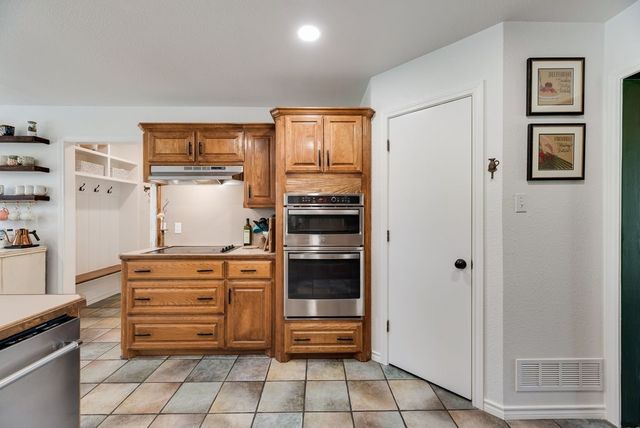 841 S Clinton Lane, Midlothian, TX 76065