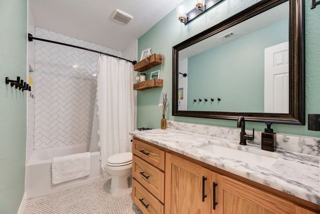 841 S Clinton Lane, Midlothian, TX 76065