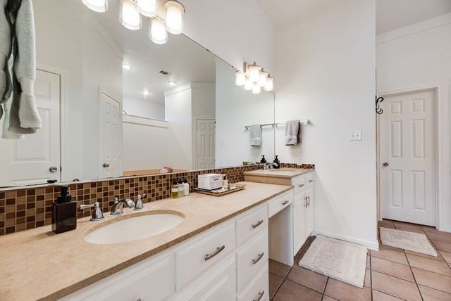 841 S Clinton Lane, Midlothian, TX 76065