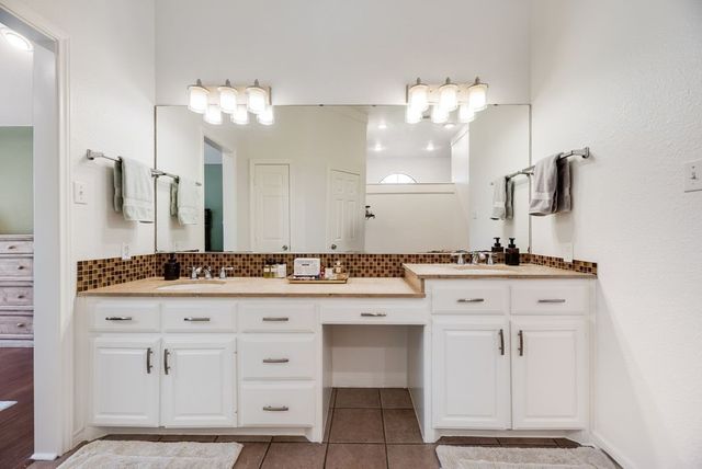 841 S Clinton Lane, Midlothian, TX 76065