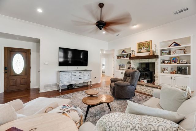841 S Clinton Lane, Midlothian, TX 76065