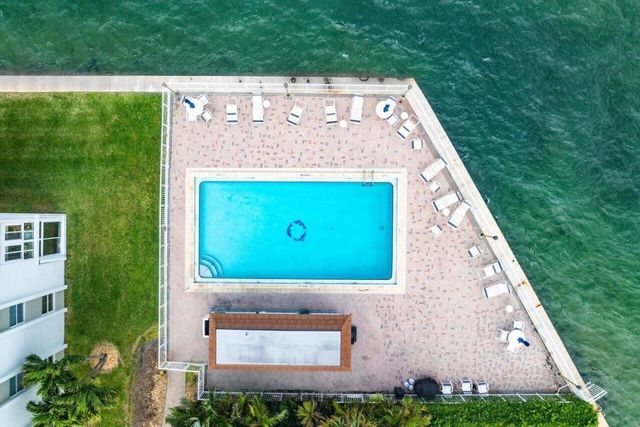 400 Wilma Circle 309, Riviera Beach, FL 33404