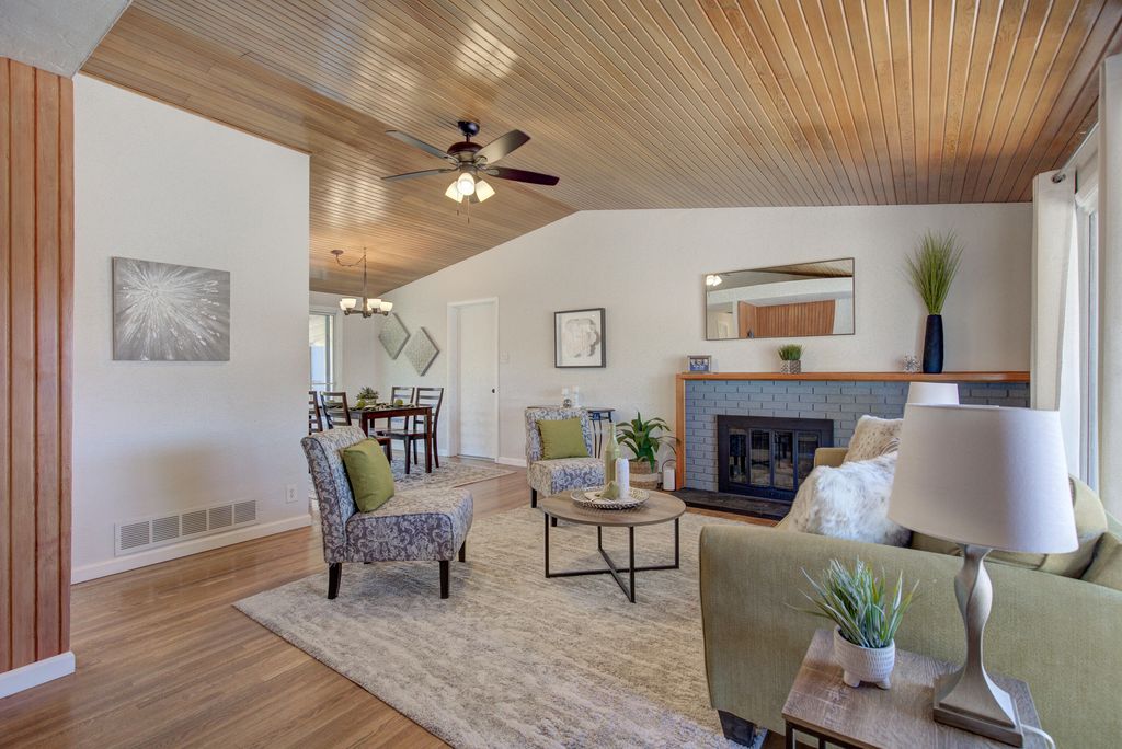 2936 CAROLINA Street NE, Albuquerque, NM 87110