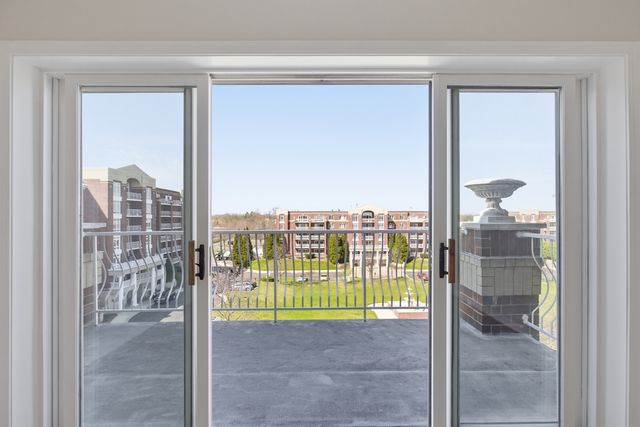 7051 W Touhy Avenue 610, Niles, IL 60714