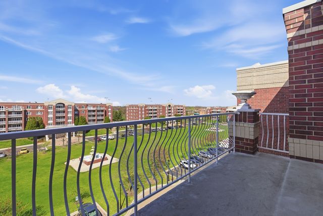 7051 W Touhy Avenue 610, Niles, IL 60714