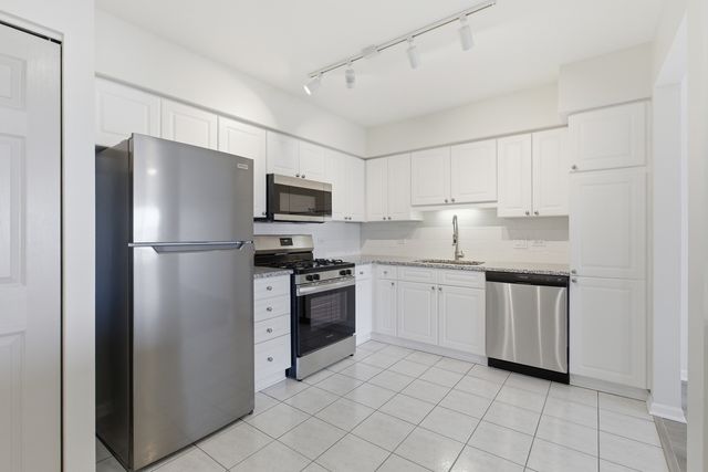 7051 W Touhy Avenue 610, Niles, IL 60714