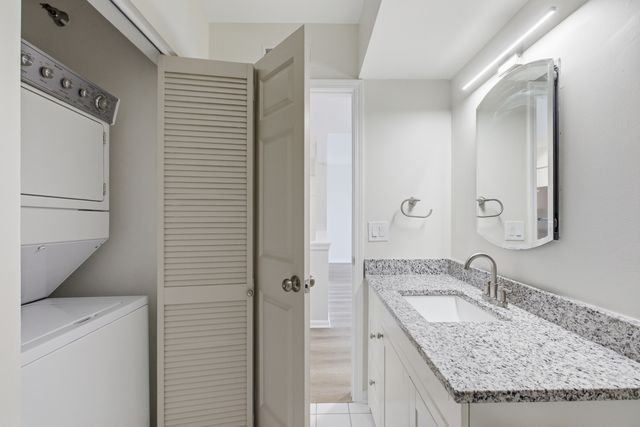 7051 W Touhy Avenue 610, Niles, IL 60714