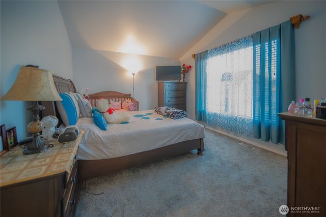 5615 S 233rd Street, Kent, WA 98032