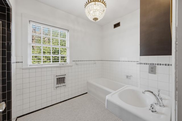960 N Back Bay, Wichita, KS 67203