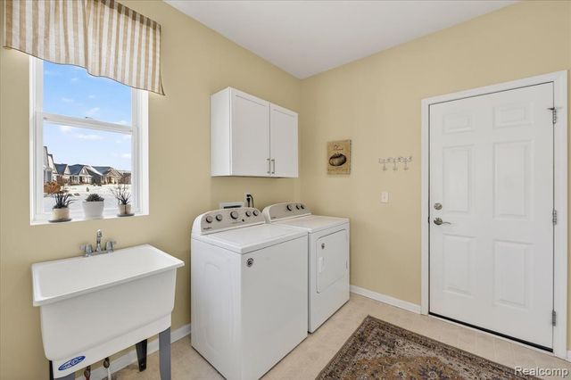 8185 Carston Lane, Brighton, MI 48116