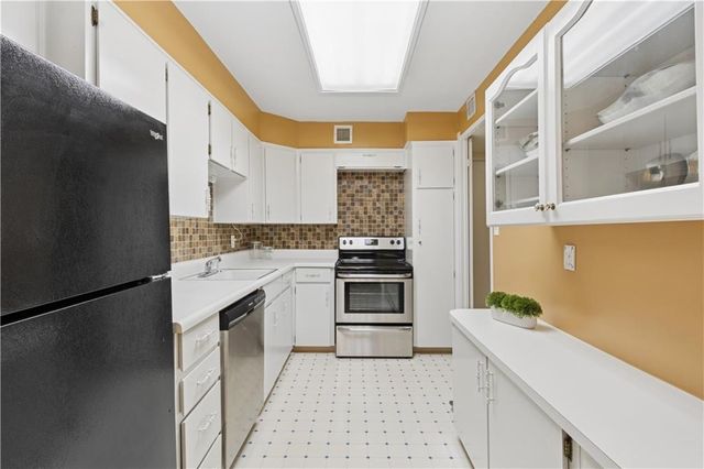 4545 Wornall Road 310, Kansas City, MO 64111