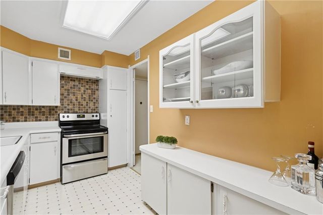 4545 Wornall Road 310, Kansas City, MO 64111