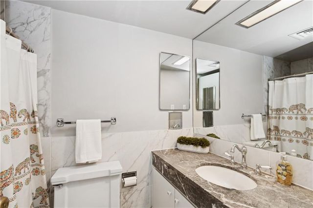 4545 Wornall Road 310, Kansas City, MO 64111