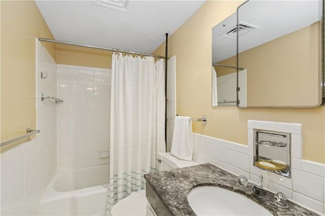 4545 Wornall Road 310, Kansas City, MO 64111