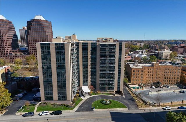 4545 Wornall Road 310, Kansas City, MO 64111