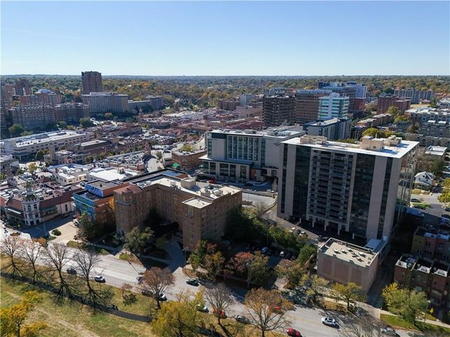 4545 Wornall Road 310, Kansas City, MO 64111