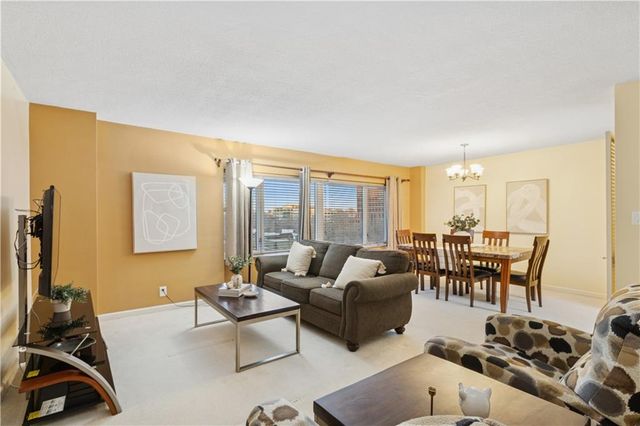 4545 Wornall Road 310, Kansas City, MO 64111