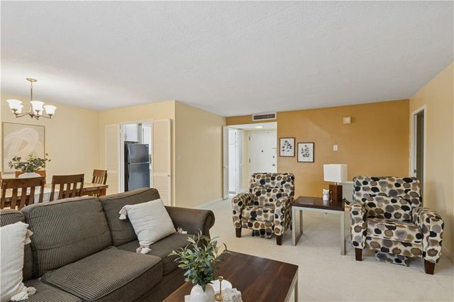 4545 Wornall Road 310, Kansas City, MO 64111