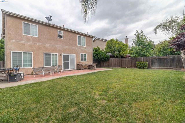 1110 Royal Blue Dr, Stockton, CA 95206