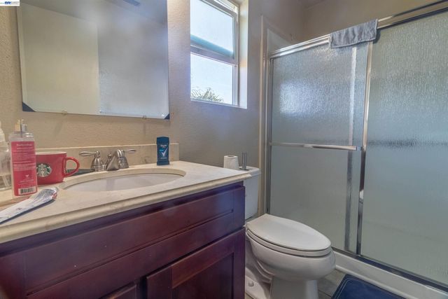 1110 Royal Blue Dr, Stockton, CA 95206