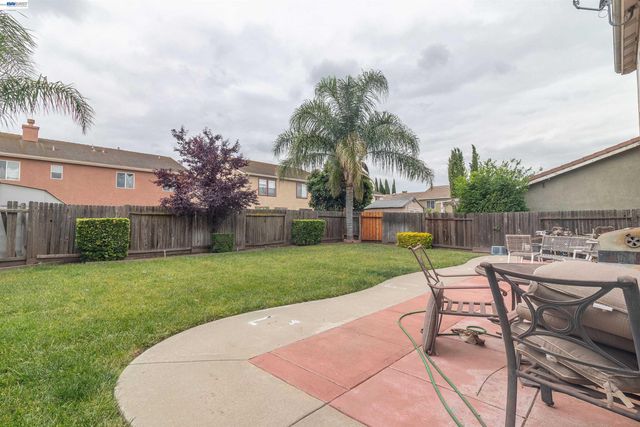 1110 Royal Blue Dr, Stockton, CA 95206
