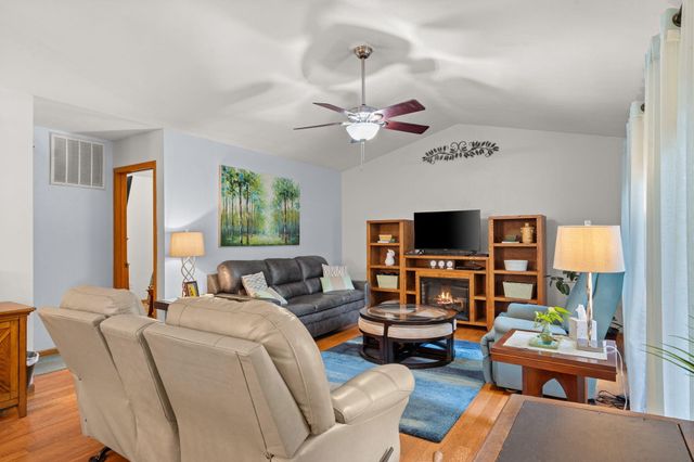 4 Andrew Drive, Branson West, MO 65737