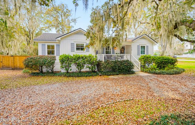 2100 Pigeon Point Road, Beaufort, SC 29902