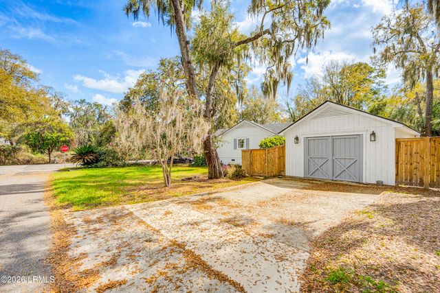 2100 Pigeon Point Road, Beaufort, SC 29902