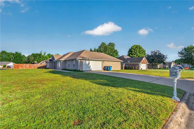1500 Sanford Drive, Bentonville, AR 72712