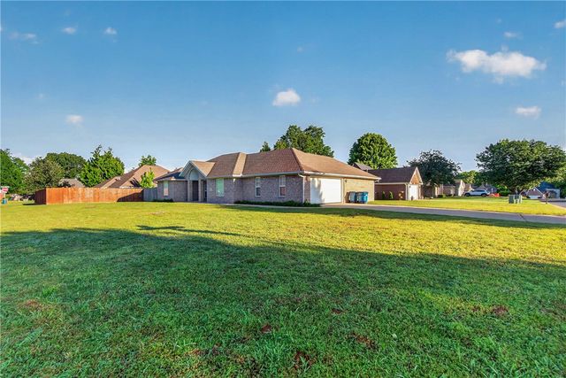 1500 Sanford Drive, Bentonville, AR 72712