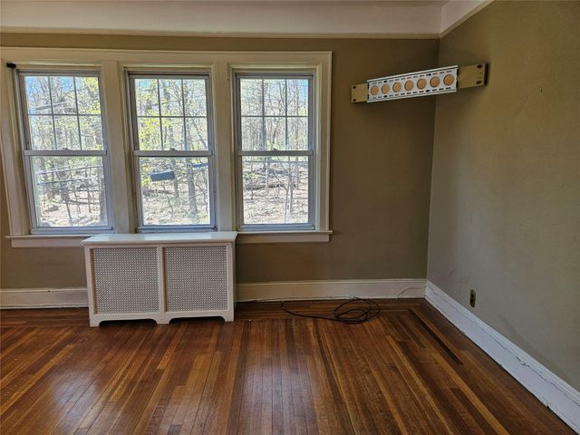182 Parkway N, Yonkers, NY 10704