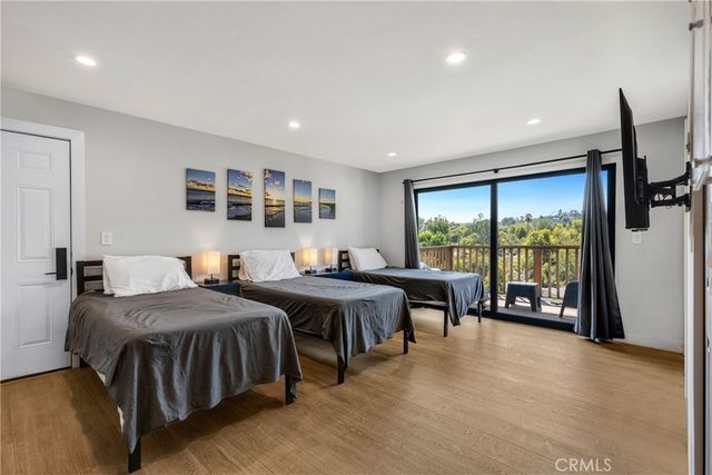 5150 Campo Road, Woodland Hills, CA 91364
