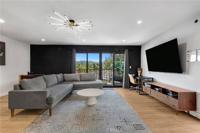 5150 Campo Road, Woodland Hills, CA 91364