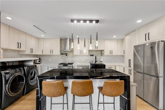 5150 Campo Road, Woodland Hills, CA 91364